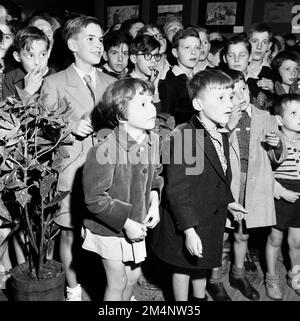 Kunstwettbewerb Für Kinder. Fotos von Marshall-Plan-Programmen, Ausstellungen und Personal Stockfoto