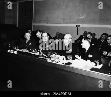 NATO-Ministertagung. Fotos von Marshall-Plan-Programmen, Ausstellungen und Personal Stockfoto