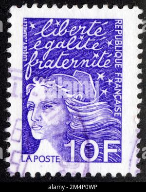 TIMBRE OBLITERES VIOLETT LIBERTÉ ÉGALITÉ FRATERNITÉ. RÉPUBLIQUE FRANCAISE. LA POSTE. 10 F Stockfoto