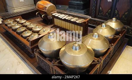 Gamelan ist ein traditionelles Musikinstrument in java. Javanische indonesische alte Kultur Stockfoto