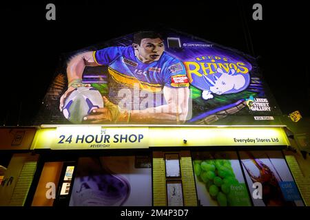 Ein Wandgemälde von Leeds Rhinos-Spieler Sir Kevin Sinfield auf einem Giebelende in der Gegend von Headingley in Leeds. Geschaffen von dem Künstler James Archer Stockfoto