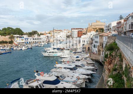 Ciutadella Spanien. Der Hafen in der spanischen Stadt Ciutadella, Menorca, Balearen, Spanien Stockfoto