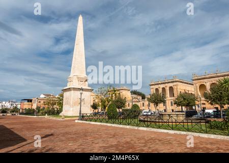 Plaza del Borne, Plaza des Born, Altstädter Platz Ciutadella de Menorca, Balearen, Spanien. Stockfoto