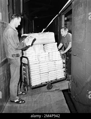 Arbeit - Force Ouvriere Arbeiter zu Hause. Fotos von Marshall-Plan-Programmen, Ausstellungen und Personal Stockfoto