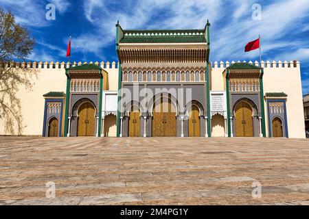 Eingangstor zum Königspalast dar el Makhzen, Neustadt, Fès, Marokko Stockfoto