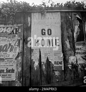 Kommunistische und antikommunistische Poster. Fotos von Marshall-Plan-Programmen, Ausstellungen und Personal Stockfoto