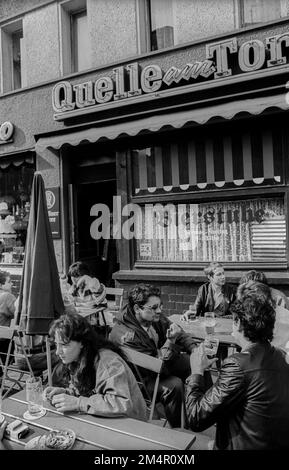 DDR, Berlin, 24. 04. 1989, Oranienburger Tor, Oranienburger Straße, Linienstraße, Quelle am Tor Stockfoto