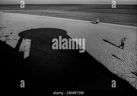 DDR, Binz, 04. 11. 1988, Strand, Schatten, Pavillon Stockfoto