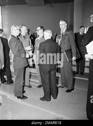 NATO-Ministertagung. Fotos von Marshall-Plan-Programmen, Ausstellungen und Personal Stockfoto