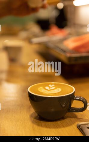 Herzen auf einem Latte Stockfoto