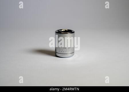 Schraubenschlüssel mit Größe 11mm. 11mm-mm-Schraubenschlüssel auf weißem Hintergrund und isoliertem Fokus. Steckschlüssel. Steckschlüssel Stockfoto