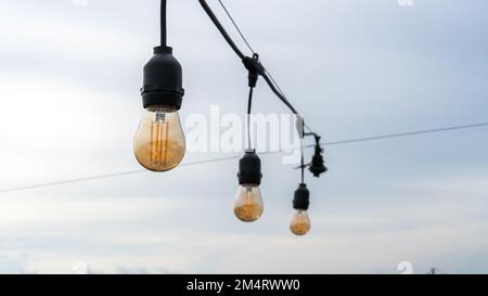 Durchsichtige Glühlampe mit isoliertem Fokus Stockfoto