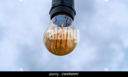 Durchsichtige Glühlampe mit isoliertem Fokus Stockfoto