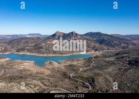 Blue Lake in Zahara de la Sierra in der Sierra de Grazalema Naturpark, Provinz Cadiz, Malaga, Andalusien, Spanien Stockfoto