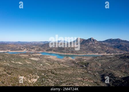 Blue Lake in Zahara de la Sierra in der Sierra de Grazalema Naturpark, Provinz Cadiz, Malaga, Andalusien, Spanien Stockfoto