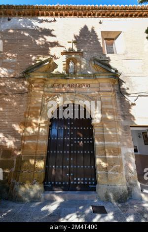 Iglesia y Convento De La Caridad mit der Statue der Duquesa De Parcent in Ronda, Malaga, Spanien Stockfoto