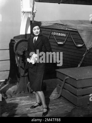GRETA GARBO hat während der Reise nach Schweden im Dezember 1928 ein Porträt auf dem Schiff gefilmt Stockfoto
