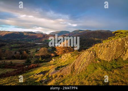 Ein Blick über Elterwater vom Black Fell in der Nähe von Ambleside. Stockfoto