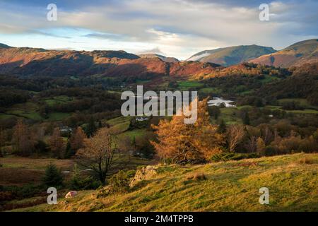 Ein Blick über Elterwater vom Black Fell in der Nähe von Ambleside. Stockfoto