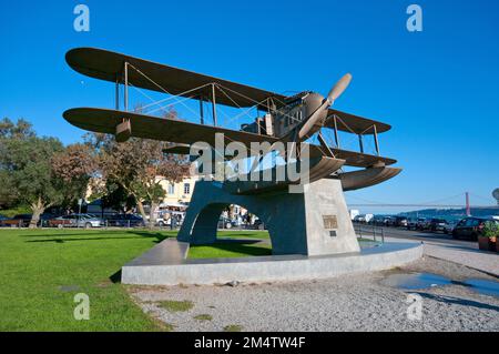 Denkmal für Gago Coutinho und Sacadura Cabral, die 1922 die erste Luftüberquerung des Südatlantiks machten, Stadtteil Belem, Lissabon, Portugal Stockfoto