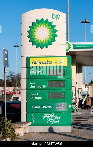 BP Ultimate Tankstelle, Preisanzeige, Stadtteil Belem, Lissabon, Portugal Stockfoto