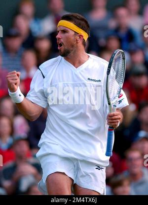 ARCHIVFOTO: Patrick RAFTER wird am 28. Dezember 2022, SN01 Rafter.jpg Tennis, WIMBLEDON 2001 Patrick RAFTER, AUS?SVEN SIMON, Huyssenallee 40-42,45128 E ssen #Tel.0201/23 45 56#Fax 0201/23 45 39#Kto 50 1428150 C ommerzbank E ssen BLZ 36040039. Stockfoto