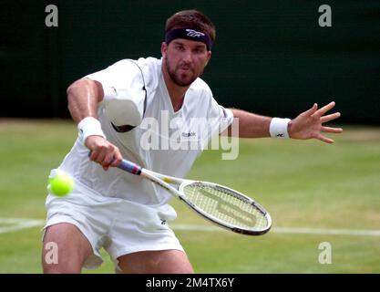 ARCHIVFOTO: Patrick RAFTER wird am 28. Dezember 2022, SN02 Rafter.jpg Tennis, WIMBLEDON 2001 Patrick RAFTER, AUS?SVEN SIMON, Huyssenallee 40-42,45128 E ssen #Tel.0201/23 45 56#Fax 0201/23 45 39#Kto 50 1428150 C ommerzbank E ssen BLZ 36040039. Stockfoto