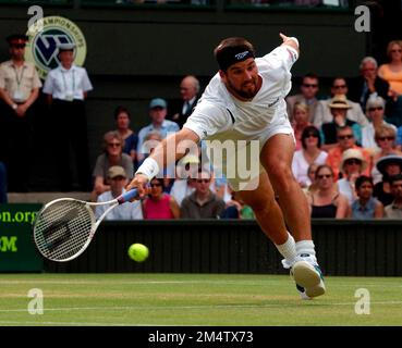 ARCHIVFOTO: Patrick RAFTER wird am 28. Dezember 2022, SN04 Rafter.jpg Tennis, WIMBLEDON 2001 Patrick RAFTER, AUS?SVEN SIMON, Huyssenallee 40-42,45128 E ssen #Tel.0201/23 45 56#Fax 0201/23 45 39#Kto 50 1428150 C ommerzbank E ssen BLZ 36040039. Stockfoto