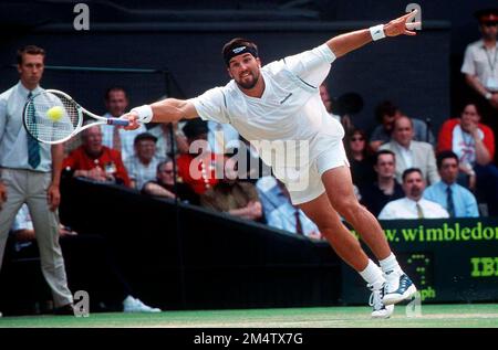 ARCHIVFOTO: Patrick RAFTER wird am 28. Dezember 2022, SN05 Rafter.jpg Tennis, WIMBLEDON 2001 Patrick RAFTER, AUS?SVEN SIMON, Huyssenallee 40-42,45128 E ssen #Tel.0201/23 45 56#Fax 0201/23 45 39#Kto 50 1428150 C ommerzbank E ssen BLZ 36040039. Stockfoto