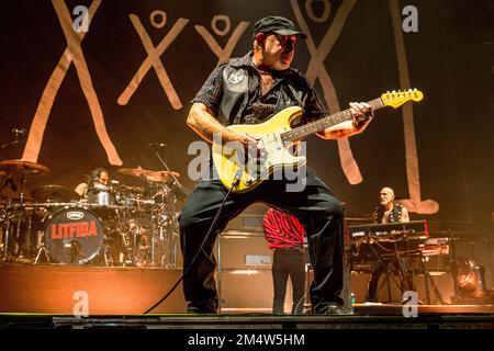 Mailand, Italien. 22. Dezember 2022. Ghigo Renzulli von der italienischen Rockband Litfiba tritt live auf dem Mediolanum Forum in Mailand auf: SOPA Images Limited/Alamy Live News Stockfoto