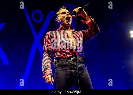 Mailand, Italien. 22. Dezember 2022. Piero Pelù von der italienischen Rockband Litfiba tritt live auf dem Mediolanum Forum in Mailand auf: SOPA Images Limited/Alamy Live News Stockfoto