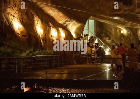 Mira de Aire, Portugal, August 2022: Innenansicht der Höhle Grutas Mira de Aire in Portugal. Stockfoto