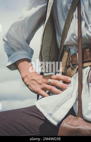 Nahaufnahme Frau mit touristischer Ausrüstung Konzeptfoto Stockfoto