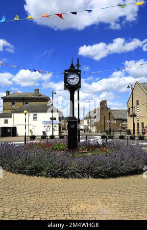 Jubilee Gardens mit Uhr, Chatteris Town, Cambridgeshire, East Anglia, England, UK Stockfoto