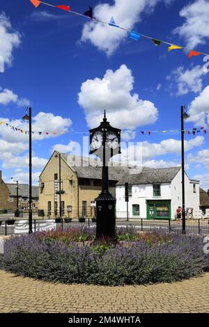 Jubilee Gardens mit Uhr, Chatteris Town, Cambridgeshire, East Anglia, England, UK Stockfoto