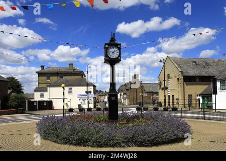 Jubilee Gardens mit Uhr, Chatteris Town, Cambridgeshire, East Anglia, England, UK Stockfoto