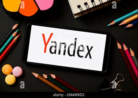 Polen. 17. Dezember 2022. In dieser Abbildung ist ein Yandex-Logo auf einem Smartphone zu sehen. (Foto: Mateusz Slodkowski/SOPA Images/Sipa USA) Guthaben: SIPA USA/Alamy Live News Stockfoto