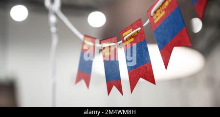 Eine Girlande mongolischer Nationalflaggen auf abstraktem, verschwommenem Hintergrund. Stockfoto