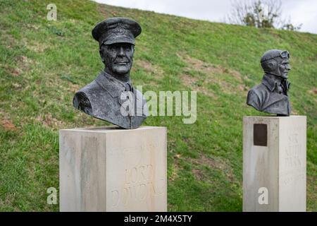 Büsts of Battle of Britain RAF-Führer Lord Hugh Dowding und Sir Keith Rodney Park, Capel-le-Ferne, England Stockfoto