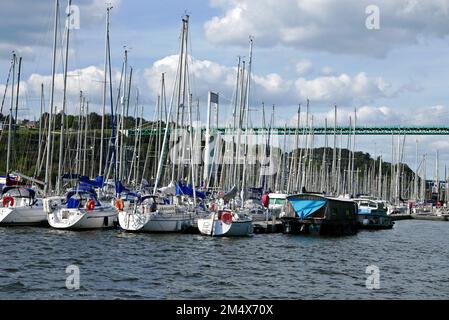 La Ferte-Bernard, Le Port neuf und New Bridge, Morbihan, Bretagne, Bretagne, Bretagne, Frankreich, Europa Stockfoto