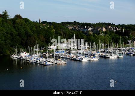 La Ferte-Bernard, Le Port neuf und New Bridge, Morbihan, Bretagne, Bretagne, Bretagne, Frankreich, Europa Stockfoto