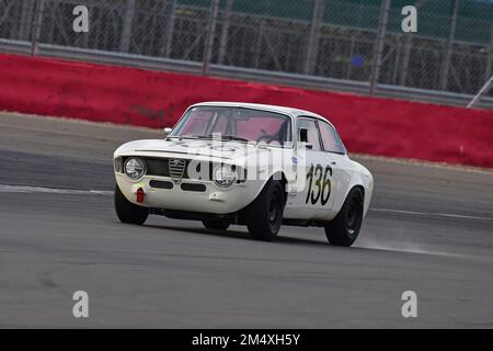 Allan Thom, Alfa Romeo Giulia Sprint GTA, Adrian Flux Trophy für Transatlantic Pre ’66 Touring Cars, vorwiegend V8 Americana vs. UK Racing Stalw Stockfoto