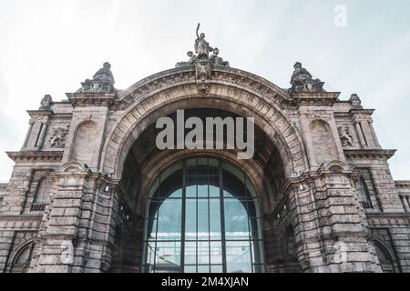 Deutschland, Bayern, Nürnberg, Eingangsbogen zum Nürnberger Hauptbahnhof Stockfoto