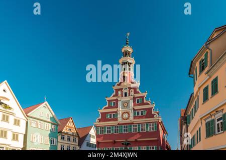 Deutschland, Baden-Württemberg, Esslingen, klarer Himmel über dem historischen Rathaus Stockfoto