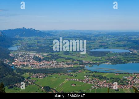 Blick auf Schwangau und die Städte Füssen in der Nähe der Seen Stockfoto