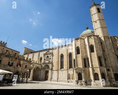 Kirche San Francesco, Piazza del Popolo, Ascoli Piceno, Le Marche, Italien, Europa Stockfoto