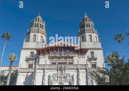 14. November 2011, San Simeon, CA, USA: Außenansicht des opulenten Hearst Castle in San Simeon, CA. Stockfoto