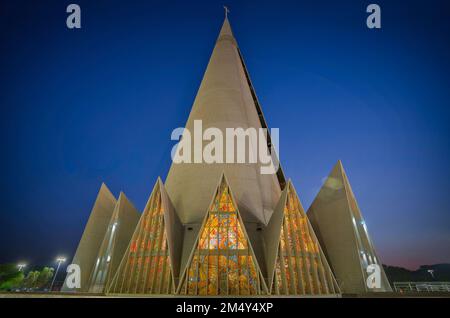 Foto der Kathedrale von Maringa zur Blue Hour Stockfoto