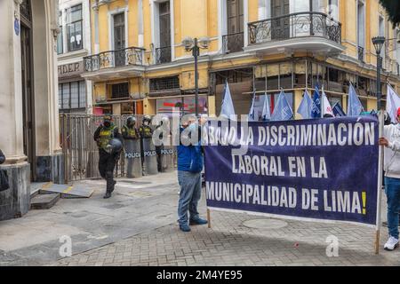 Lima, Peru - 10. September 2022: Proteste der Gewerkschaften für bessere Arbeitsbedingungen gegen die Gemeinde Lima. Stockfoto