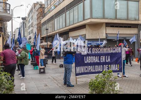 Lima, Peru - 10. September 2022: Proteste der Gewerkschaften für bessere Arbeitsbedingungen gegen die Gemeinde Lima. Stockfoto